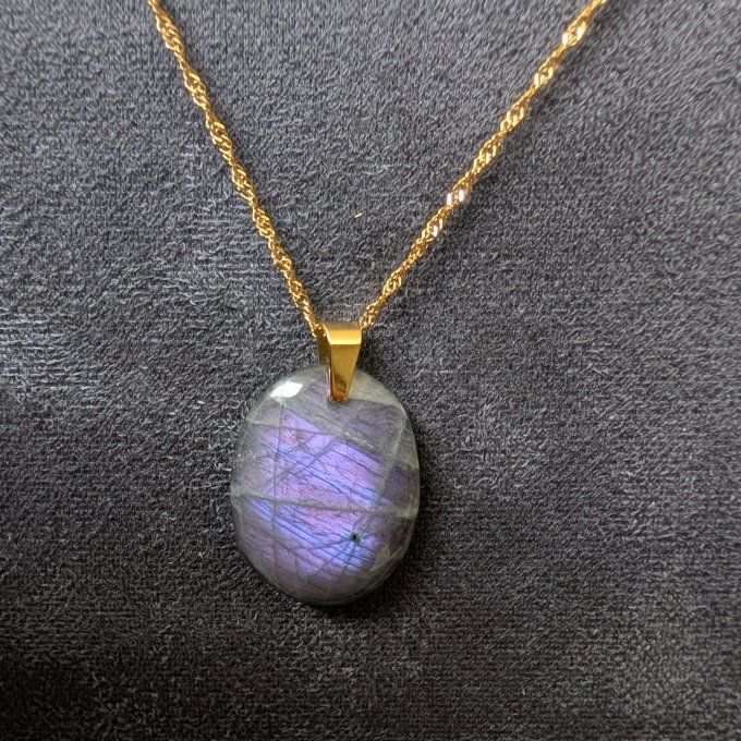 Collier ovale en Labradorite violette
