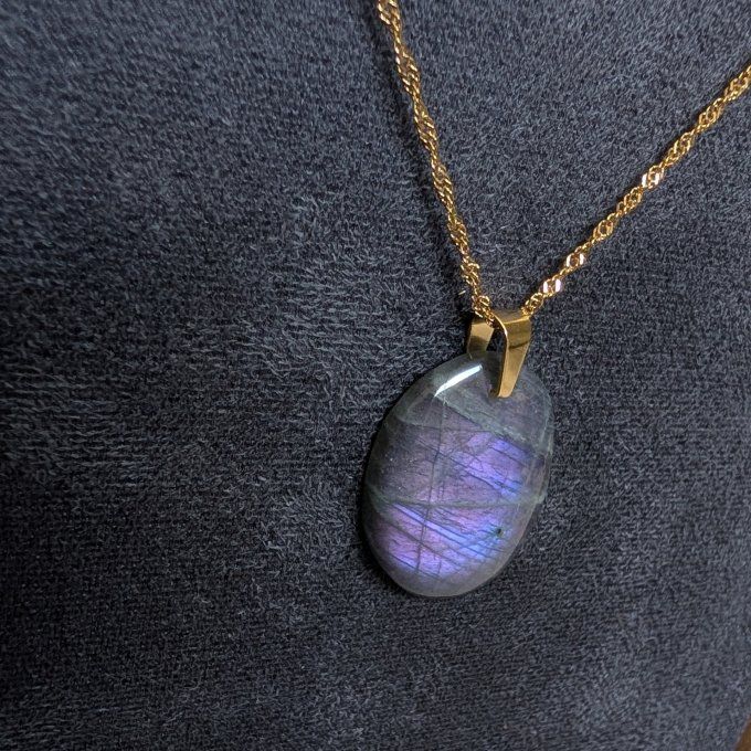 Collier ovale en Labradorite violette